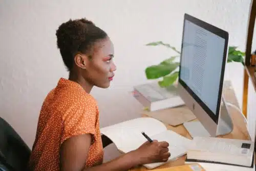 Mesurer l’efficacité d’une formation professionnelle : méthodes et astuces pour des résultats optimaux