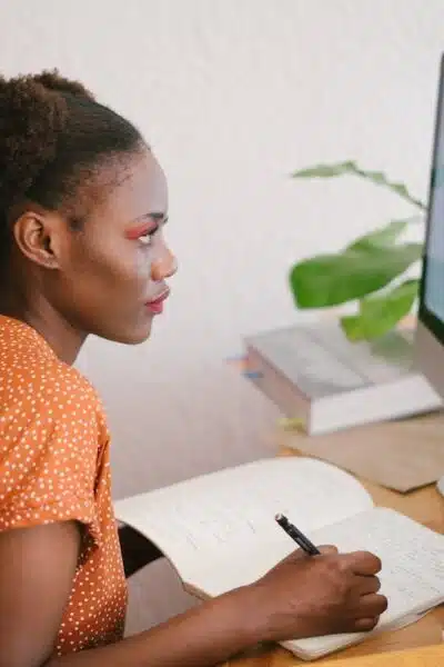 Se reconvertir avec succès grâce à la formation professionnelle : témoignages et astuces pratiques