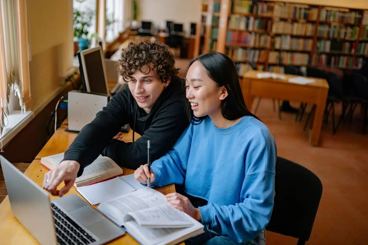 L’importance cruciale de la formation continue pour une progression de carrière réussie
